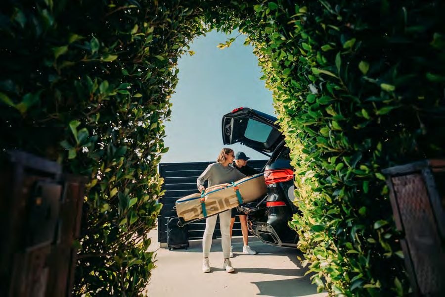Couple loading OGIO golf travel bag into car